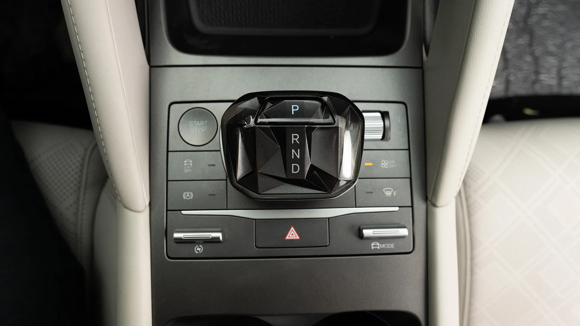 BYD Atto 2 ghế lái thể thao