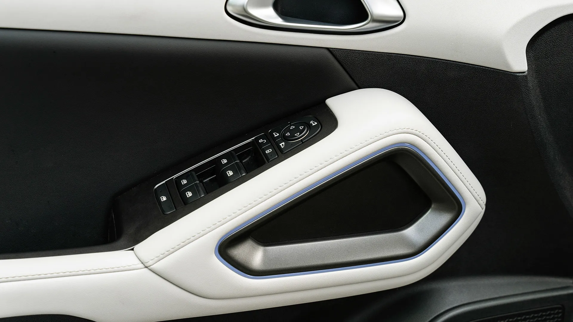 BYD Atto 2 khoang hành lý rộng rãi